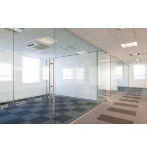 Vách ngăn kính cường lực 03